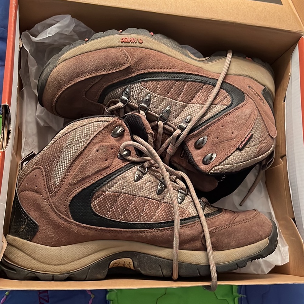 Hi-Tec Hiking Shoes- Like New!